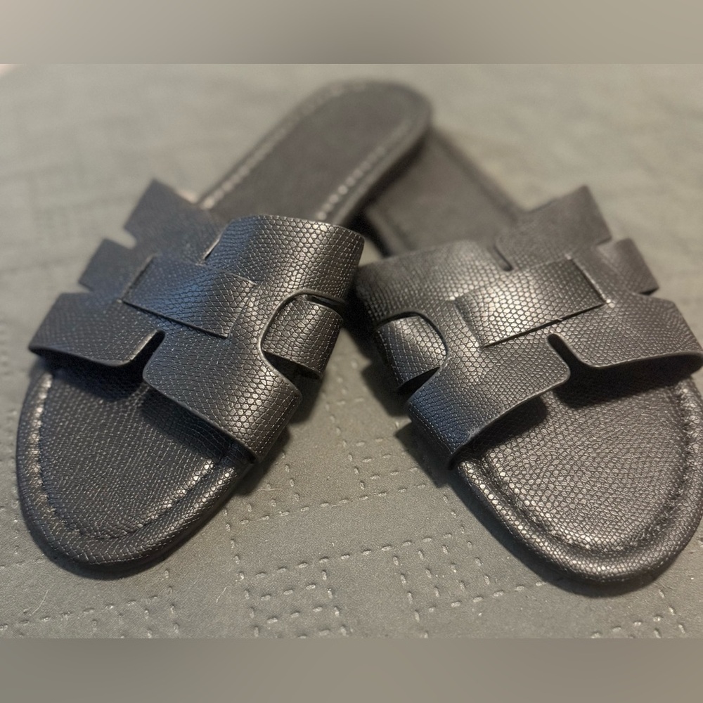 SHEIN Black Textured Slide Sandals